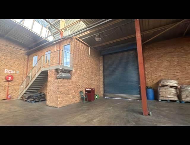 665M² WAREHOUSE TO LET IN MEADOWDALE